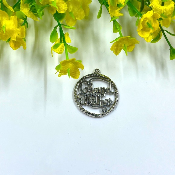 925 Sterling Silver Vintage Grand Mother Round Pendant - Picture 1 of 5